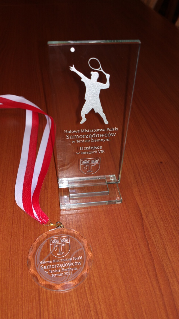 Zdjęcie numer 1 w artykule: Starosta elbląski wicemistrzem Polski w halowym tenisie samorządowców